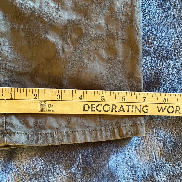 Chicos khaki Cotton/Spandex slacks size 1 ( Medium or size 8) EUC Damask pattern - Picture 7 of 8